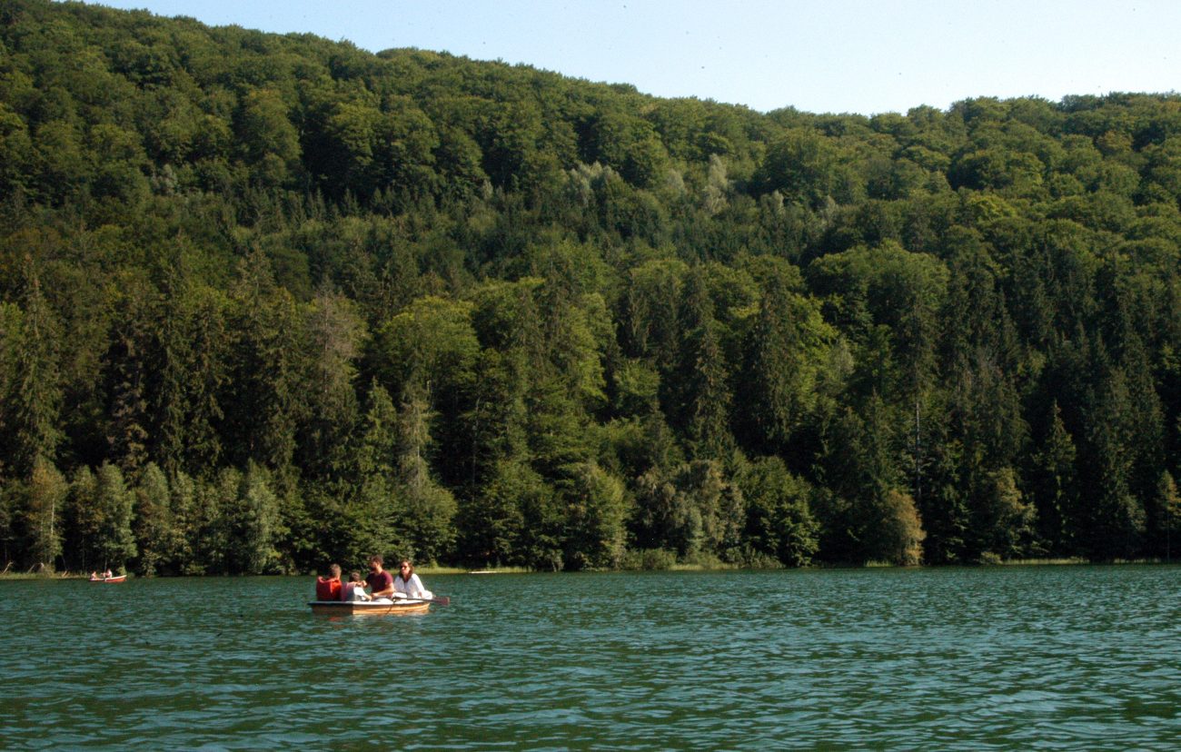 Familie cu barca Lacul Sfanta Ana